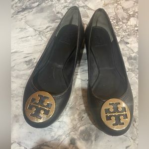 Women’s Black Leather Tory Burch Gold Emblem Flats